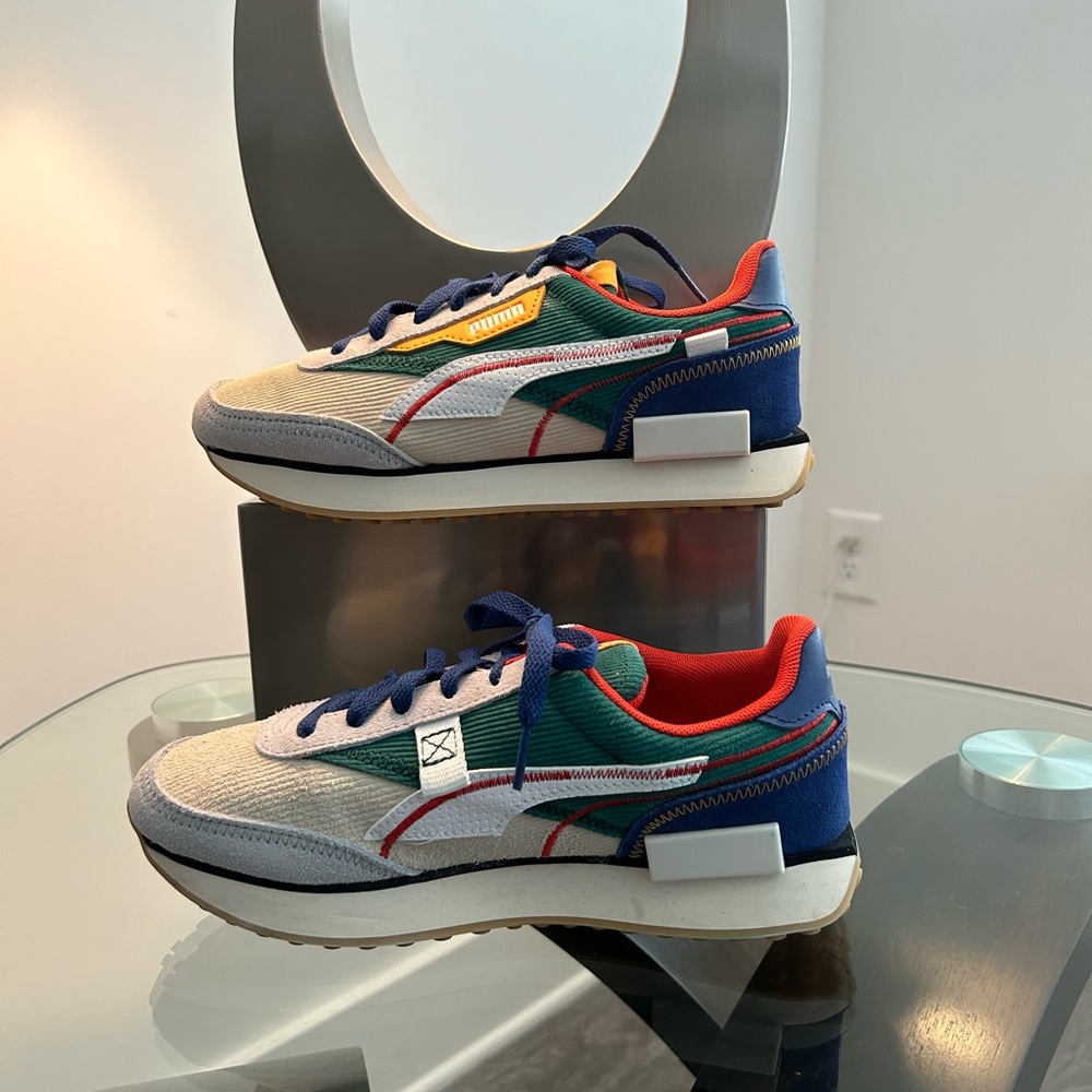 Puma sneakers Boys sz 5.5 Women’s sz 7